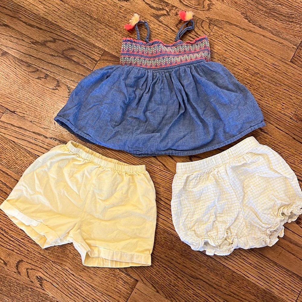 CHAMBRAY EMBROIDERED TOP WITH MATCHING YELLOW SHORT SET - 2T